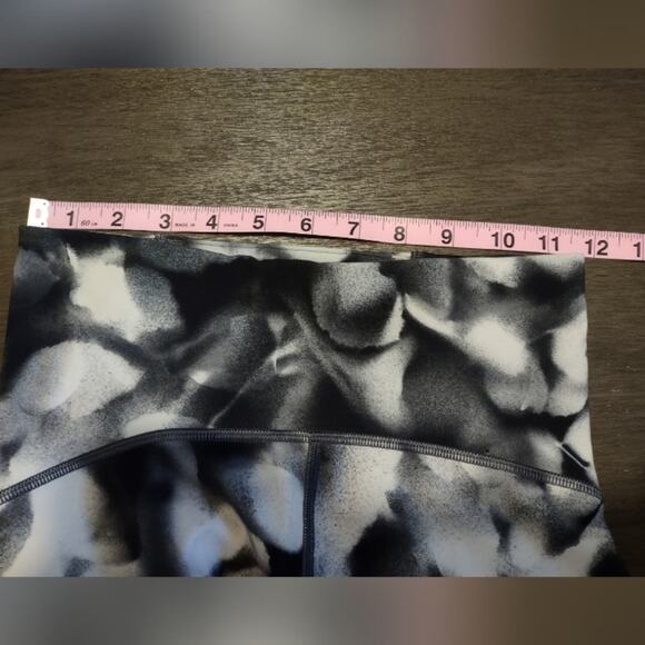 Lululemon Train Times 7/8 Pant 25" Blush Blossom Alpine White / Black Size 4 - Picture 8 of 16